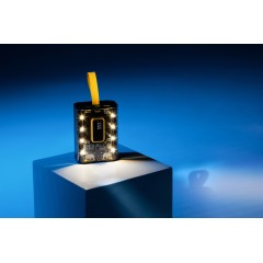 Зарядное устройство Shine 9000 mAh с LED-подсветкой, встроенными кабелями Type-C/Lightning/USB, черный с желтым