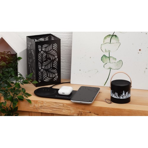 Настольная беспроводная (15W) зарядная станция Blacksmith с bluetooth колонкой с подсветкой логотипа, черный
